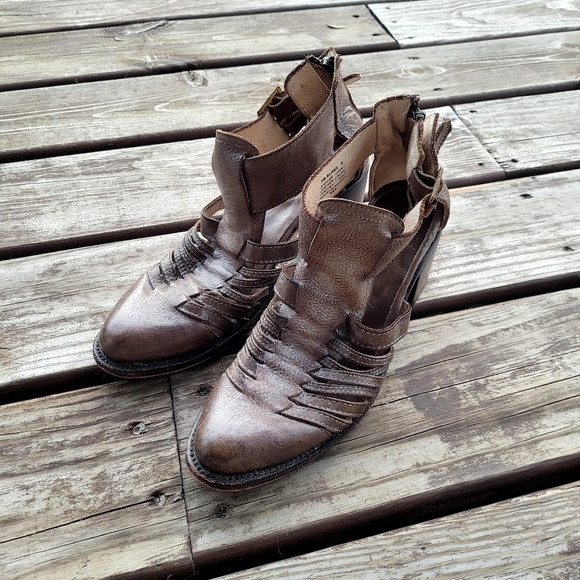 Freebird FB Blake Buckled Heeled Shoes - Picture 4 of 10